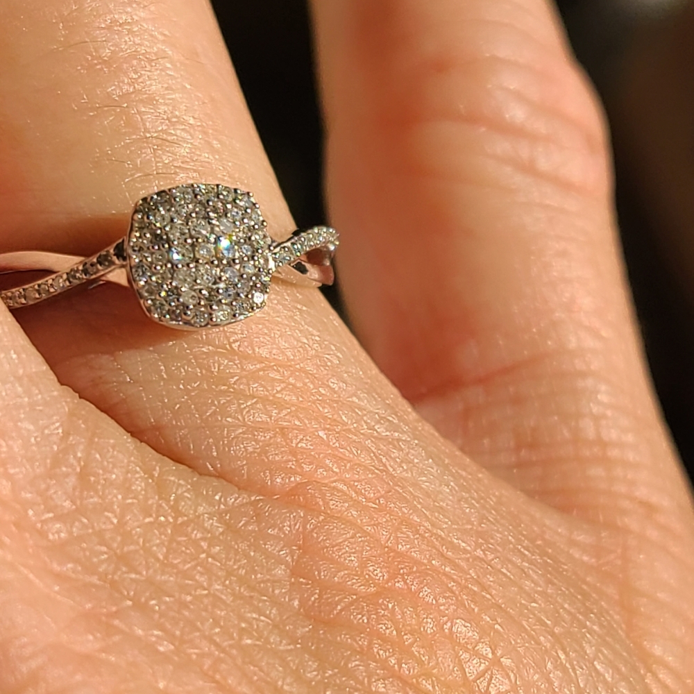 GENUINE 1/6 Ct Diamond Ring - Picture 3 of 8